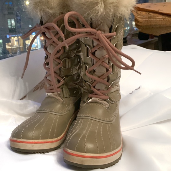 Sorel Waterproof Rain/Snow Boots Size 8 - Picture 3 of 8